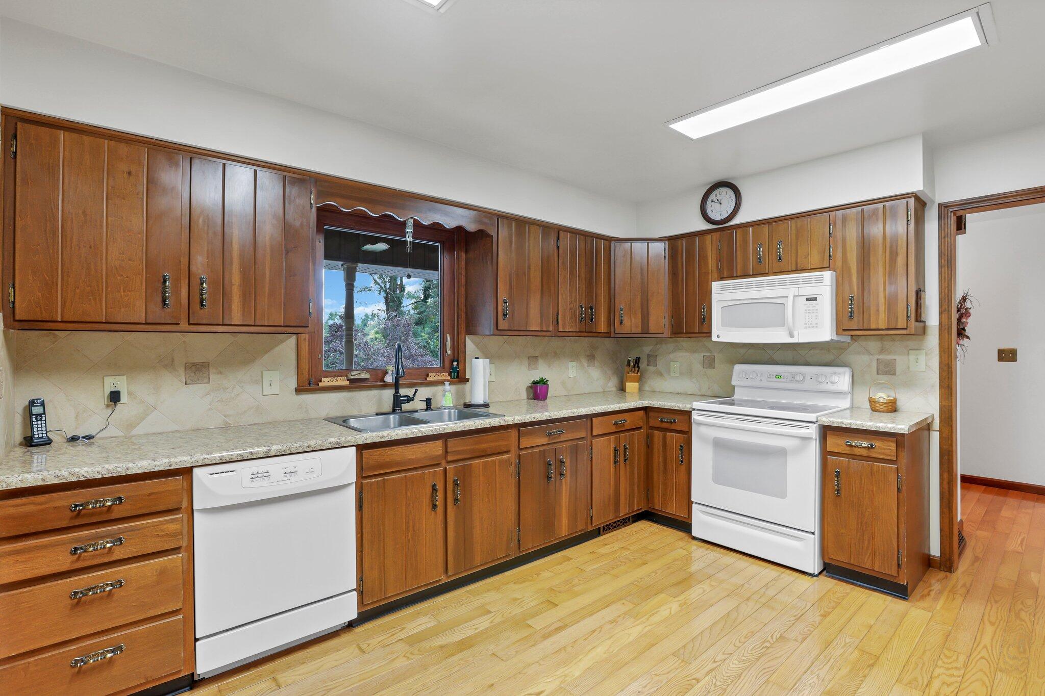 3705 Sheets Road Northwest Lancaster, OH 43130 - Photo 11 of 48 plenty of cabinets