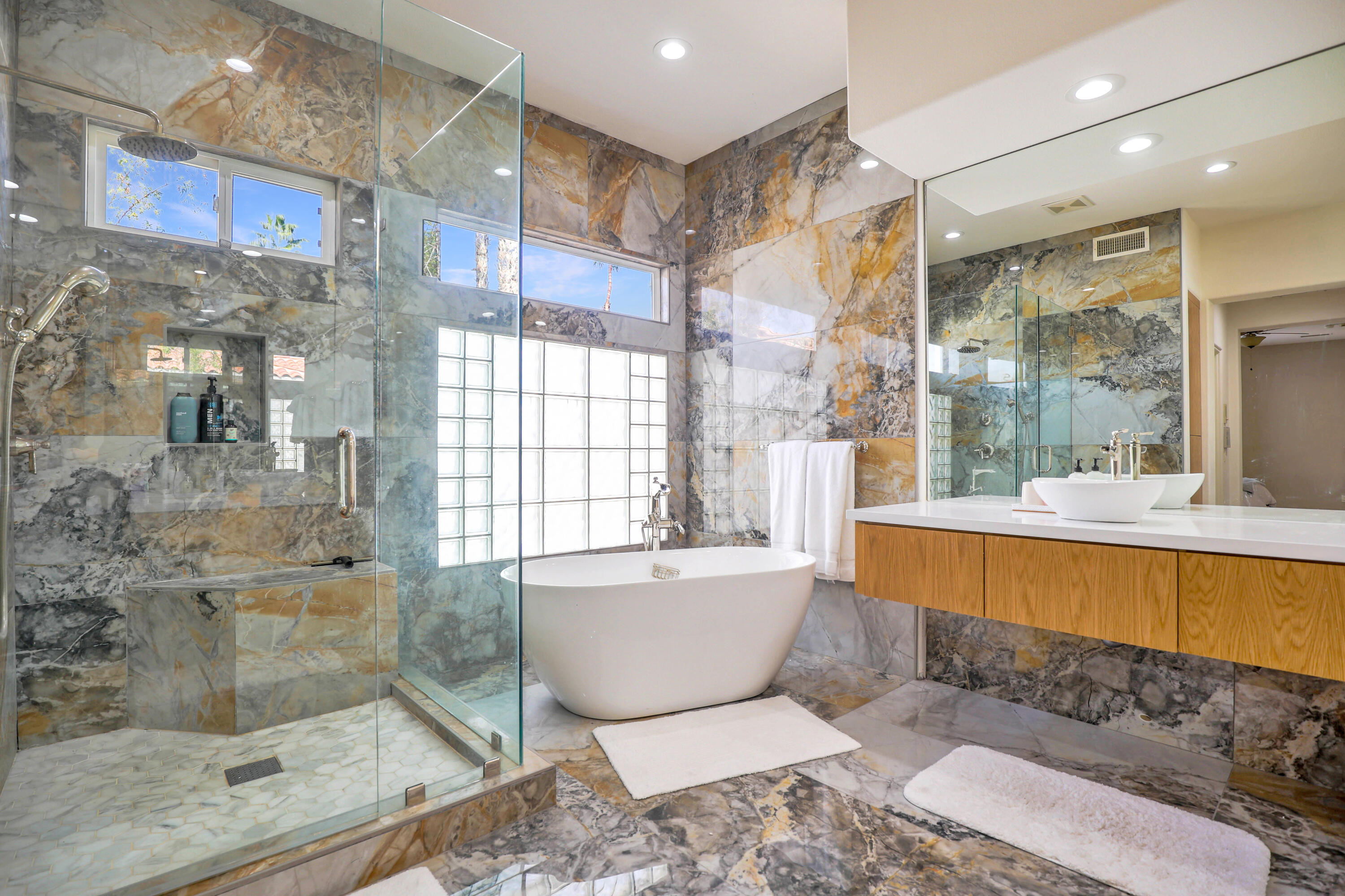 371 Tomahawk Drive Palm Desert, CA 92211 - Photo 22 of 34 a large spacious bathroom with a bathtub and shower