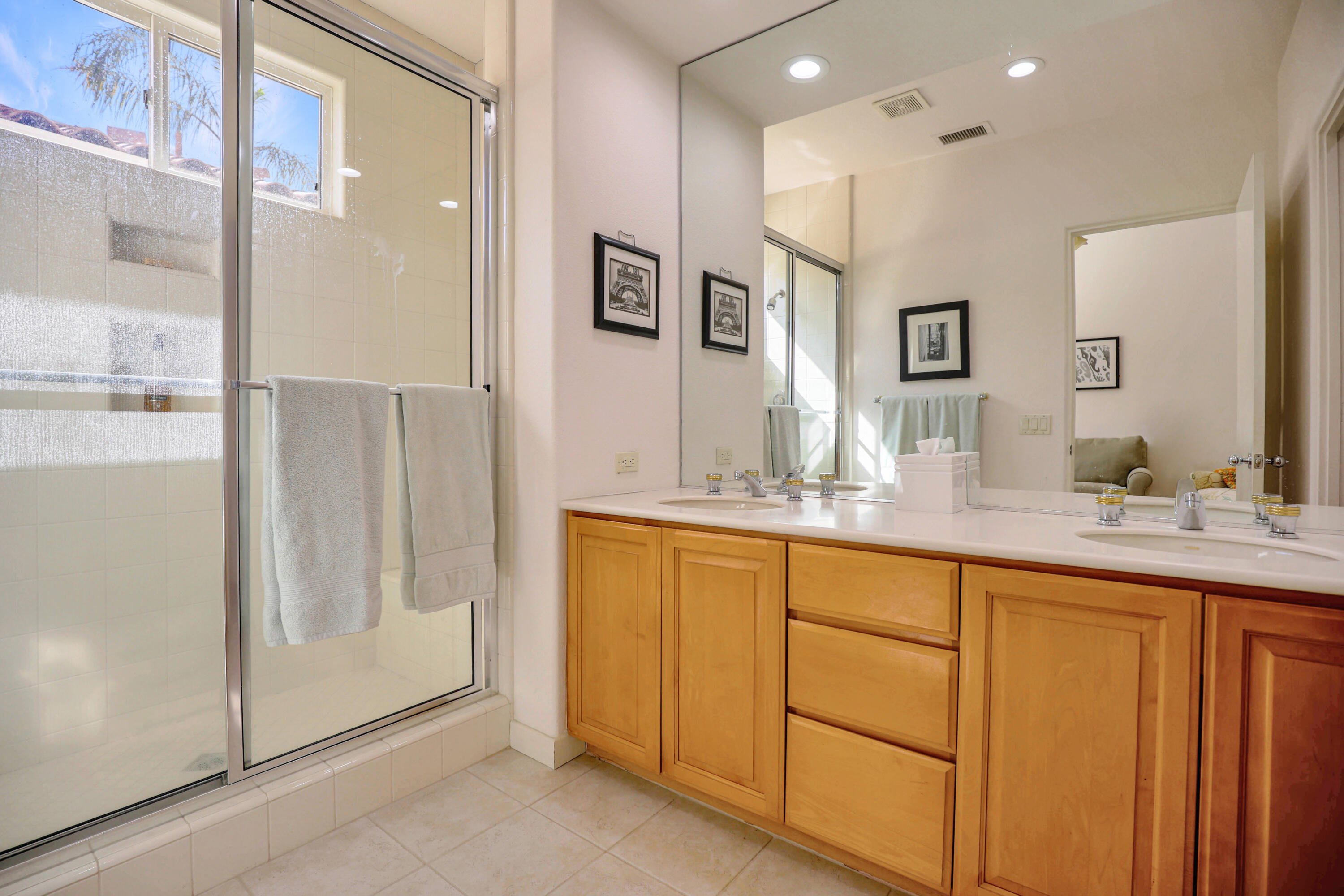 371 Tomahawk Drive Palm Desert, CA 92211 - Photo 30 of 34 a bathroom with double vanity and a mirror