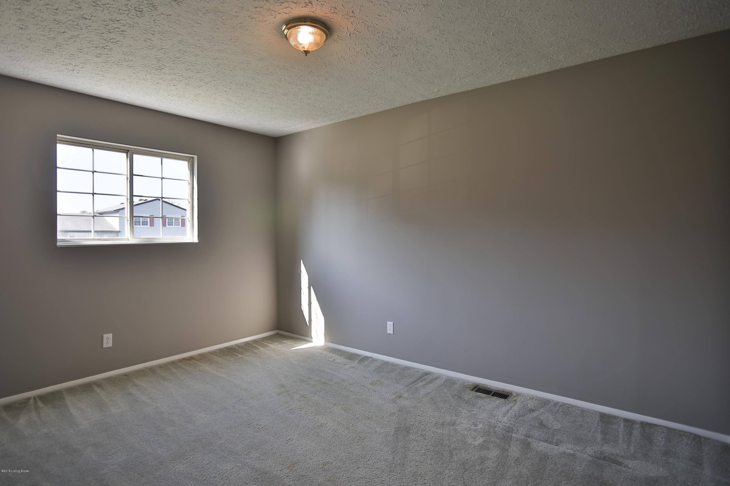 5013 Woodsend Road Louisville, KY 40229 - Photo 10 of 17 Bedroom 2