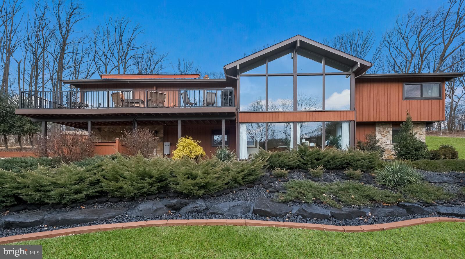 233 Painter Road Media, PA 19063 - Photo 16 of 84 Front hardscape