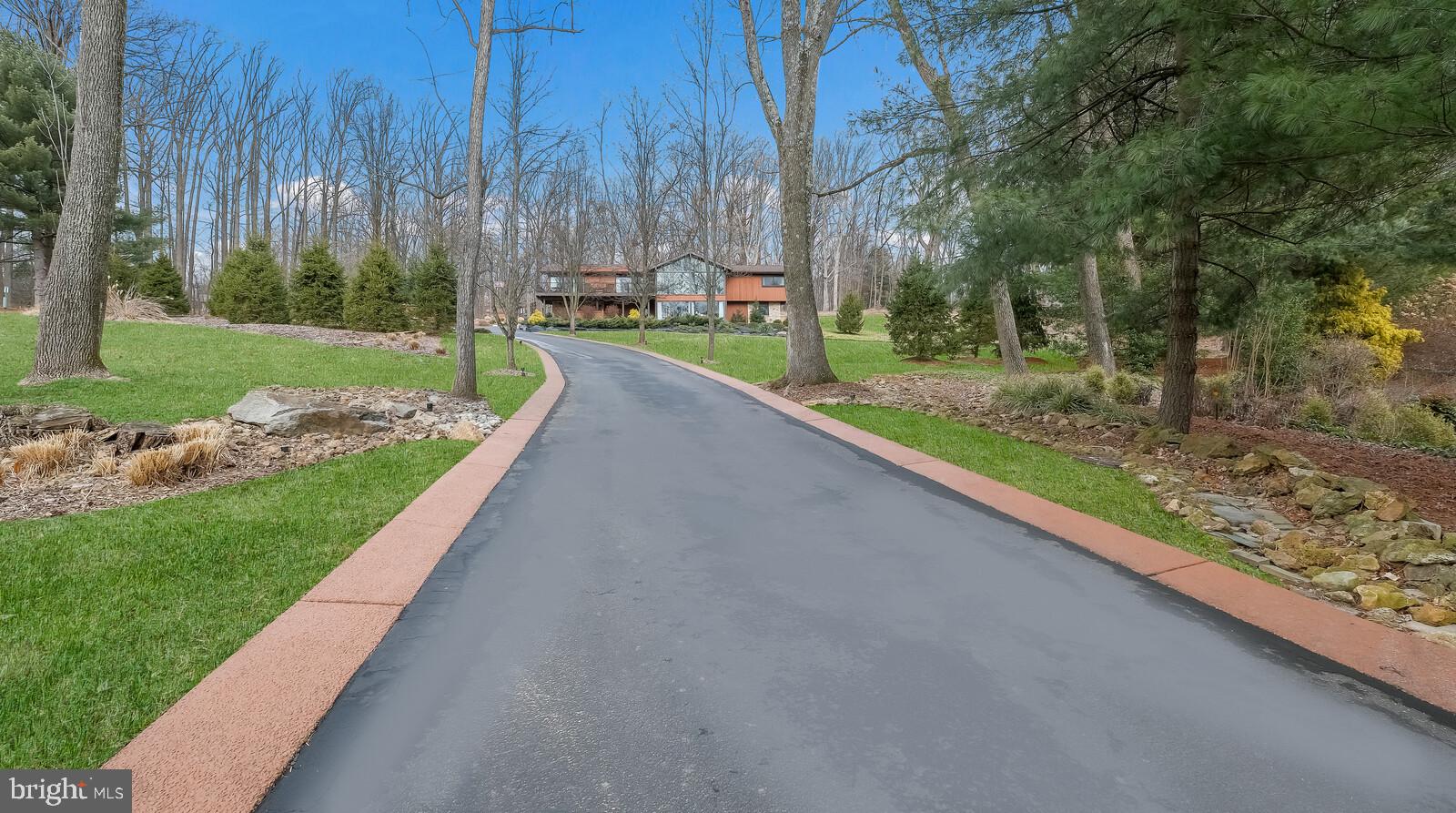 233 Painter Road Media, PA 19063 - Photo 7 of 84 Beautiful edging on driveway
