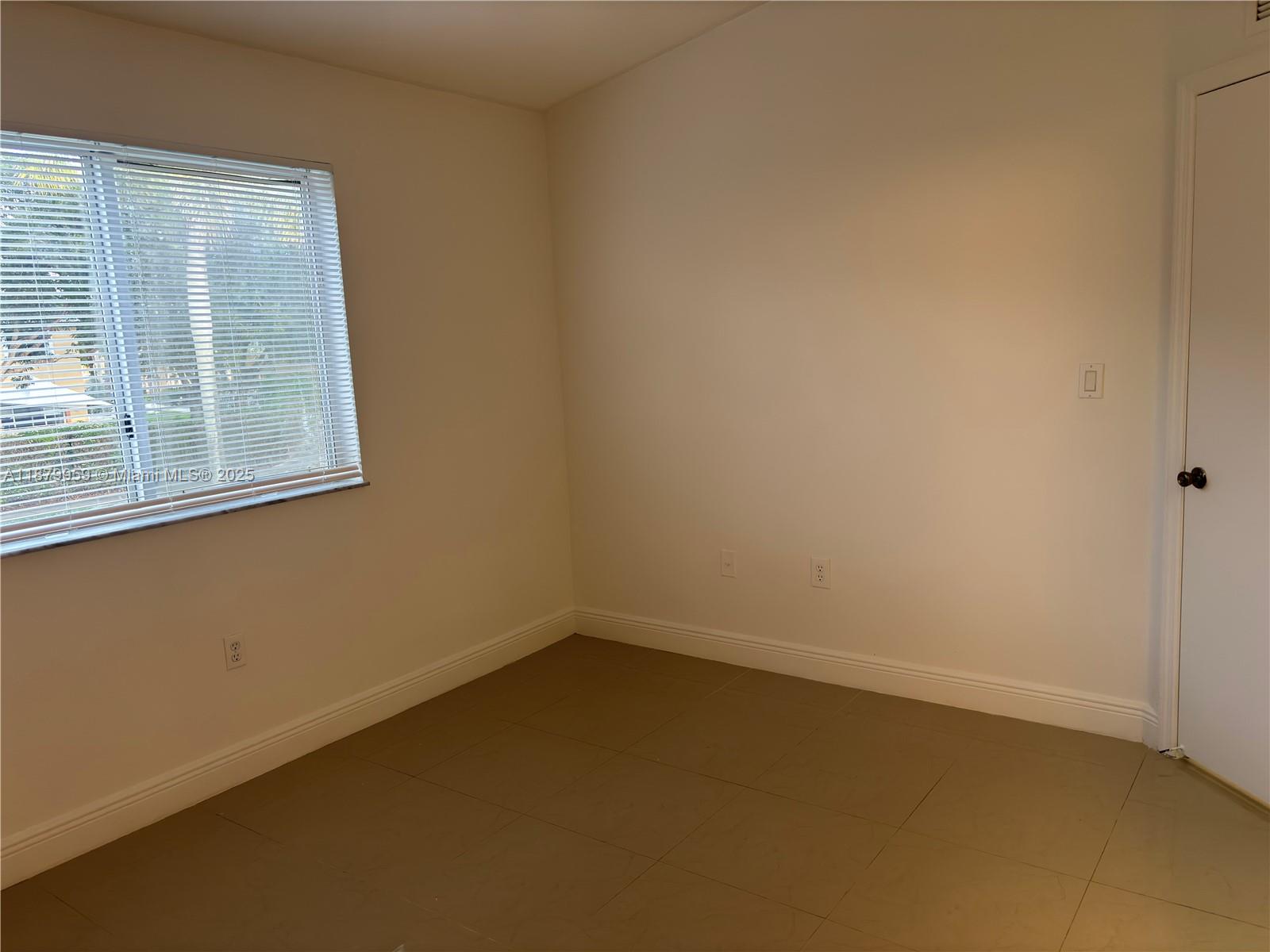 2721 Southeast 12th Place, Unit 205 Homestead, FL 33035 - Photo 10 of 15 Mater bedroom