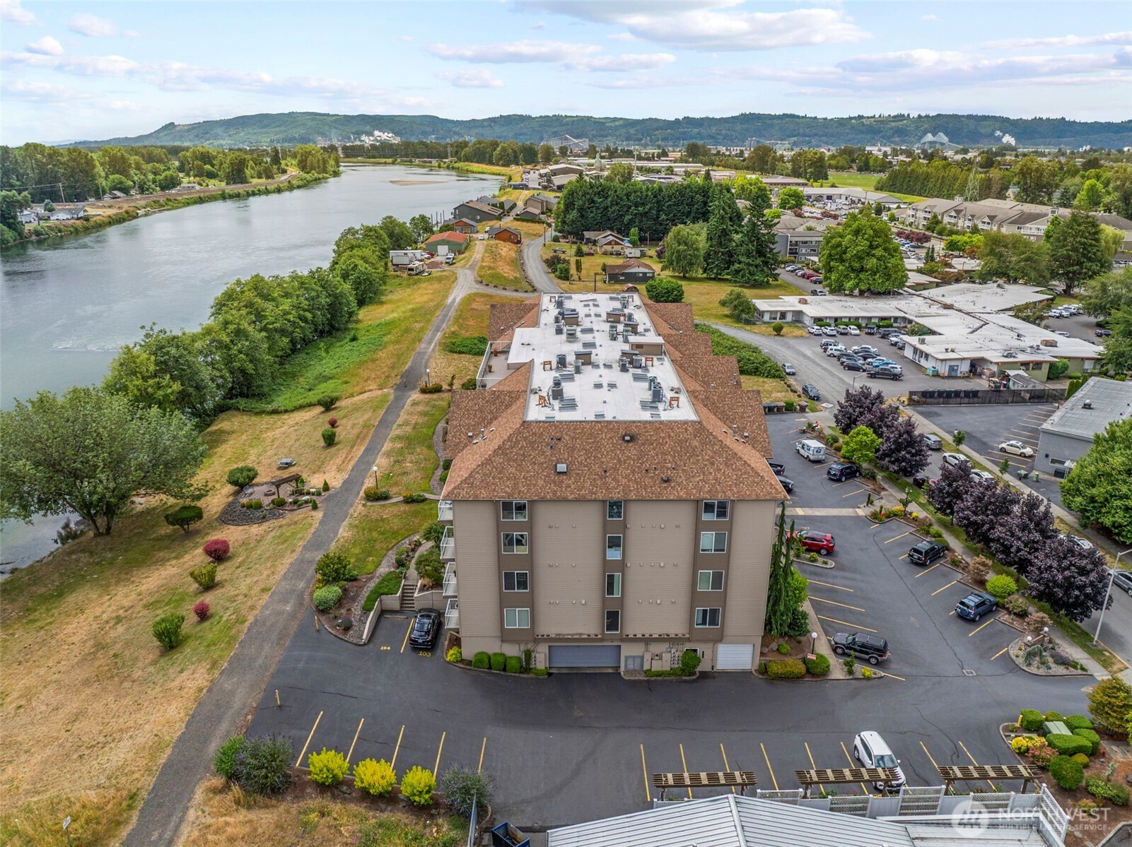 1548 River Road, Unit 102 Longview, WA 98632 - Photo 3 of 27 Gallery Image 3