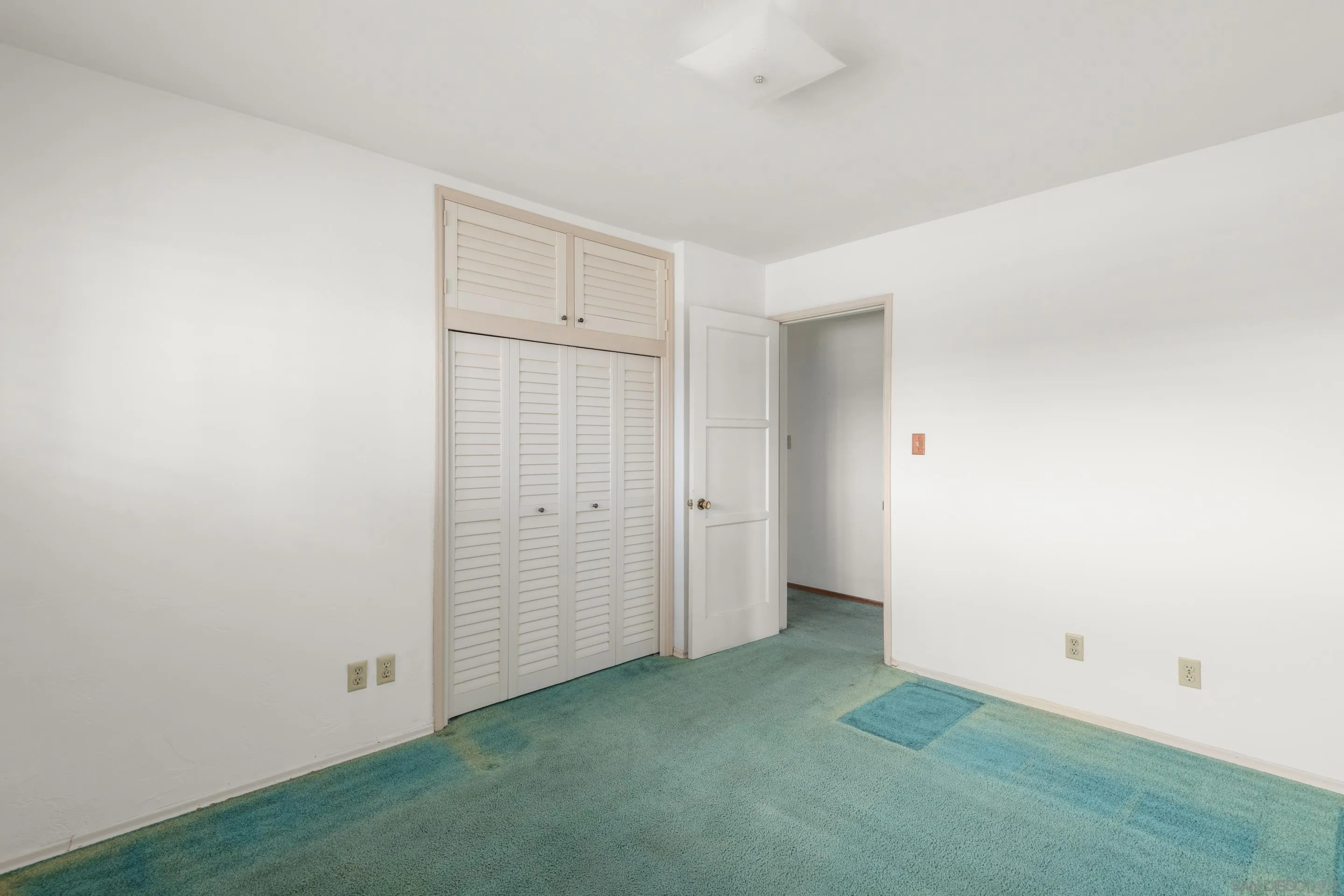 486 Murray Drive El Cajon, CA 92020 - Photo 20 of 23 an empty room with closet area