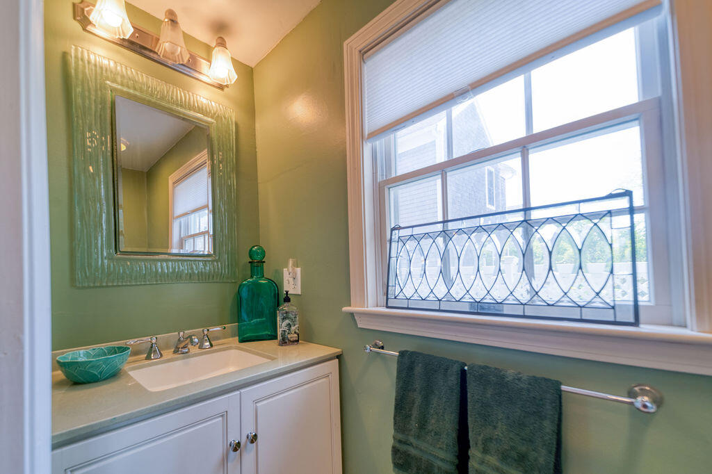 381 Ocean Street, Unit 1 Hyannis, MA 02601 - Photo 12 of 43 oceanst-6