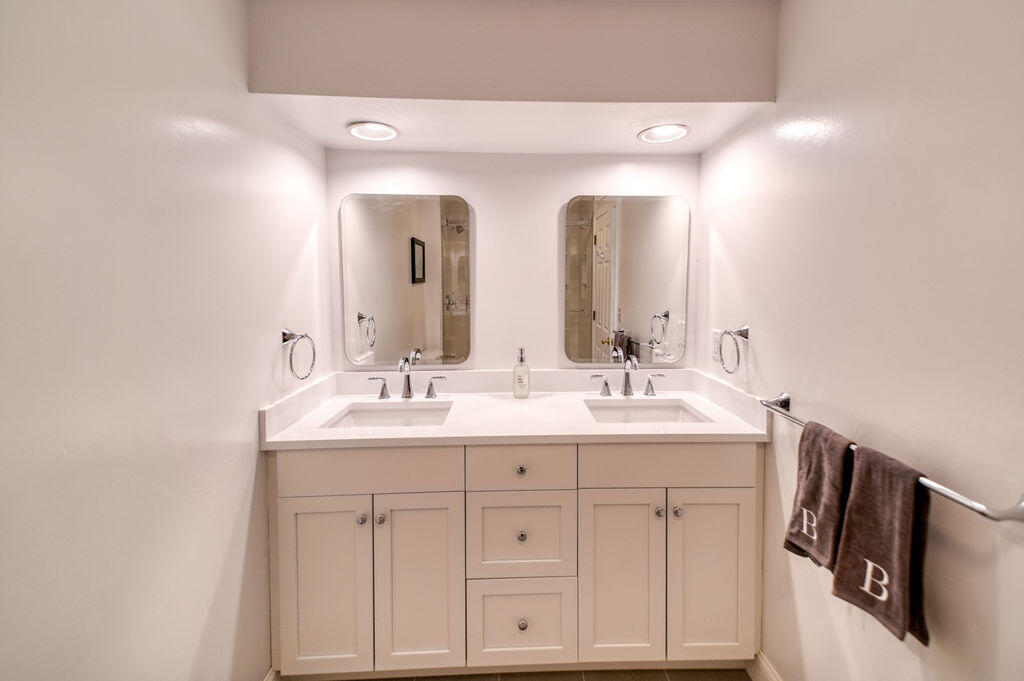 381 Ocean Street, Unit 1 Hyannis, MA 02601 - Photo 29 of 43 oceanst-41