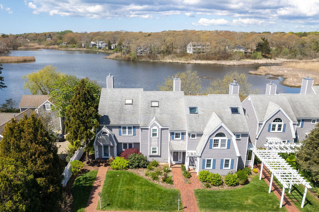 381 Ocean Street, Unit 1 Hyannis, MA 02601 - Photo 4 of 43 oceanst-78