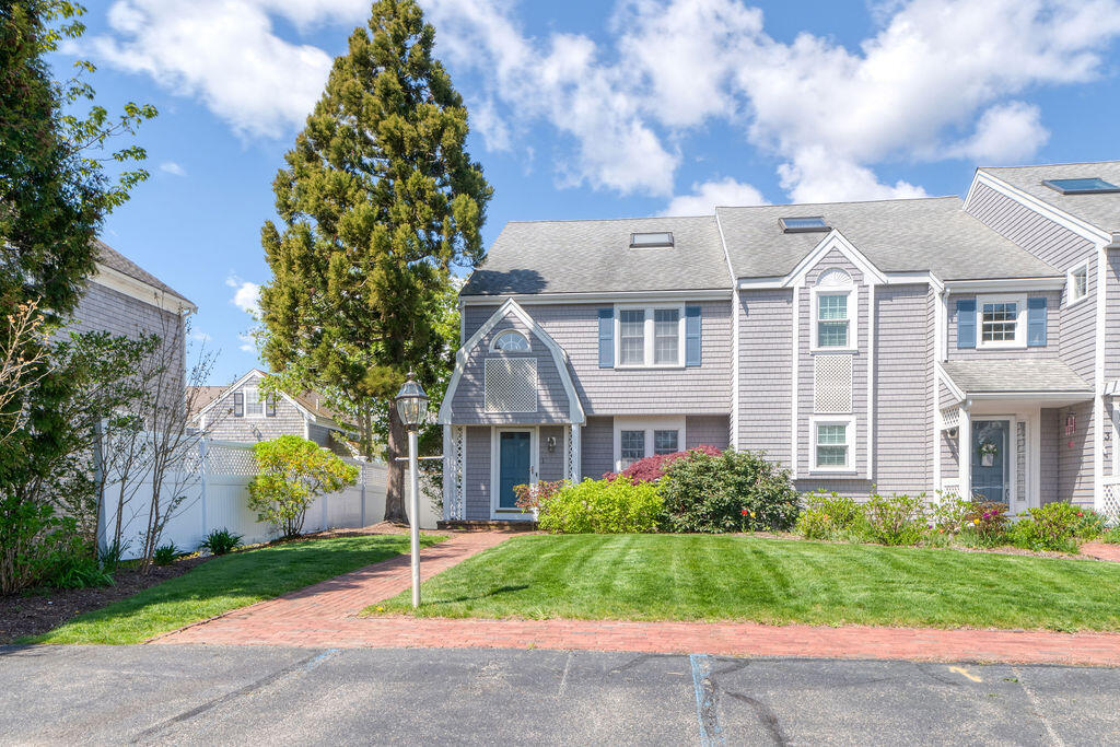 381 Ocean Street, Unit 1 Hyannis, MA 02601 - Photo 6 of 43 oceanst-65