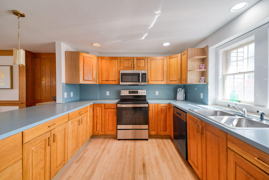 381 Ocean Street, Unit 1 Hyannis, MA 02601 - Photo 10 of 43 oceanst-1