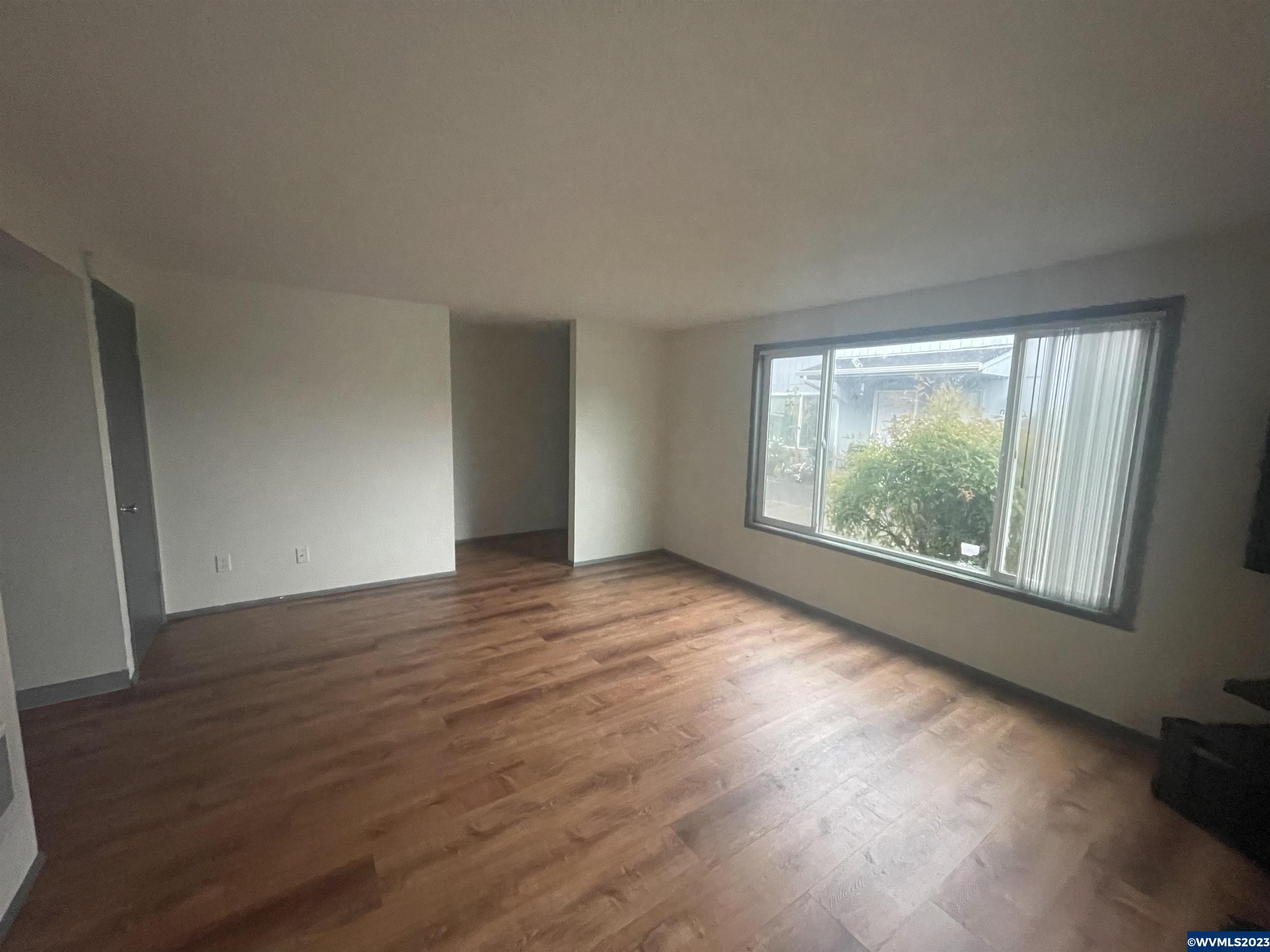 346 Southeast Davis Street Dallas, OR 97338 - Photo 5 of 7