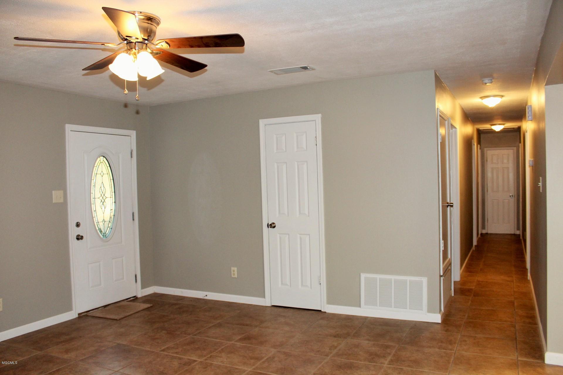 1279 Stonecypher Road Lucedale, MS 39452 - Photo 4 of 24 Living Room