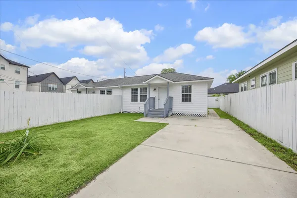 $1,295 | 2610 Cochran Street, Unit B, Houston, TX 77009