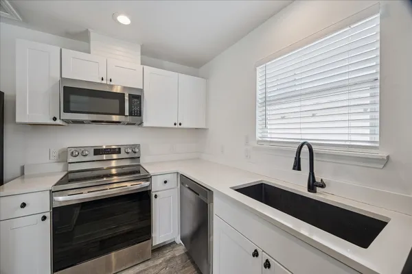 $1,295 | 2610 Cochran Street, Unit B, Houston, TX 77009