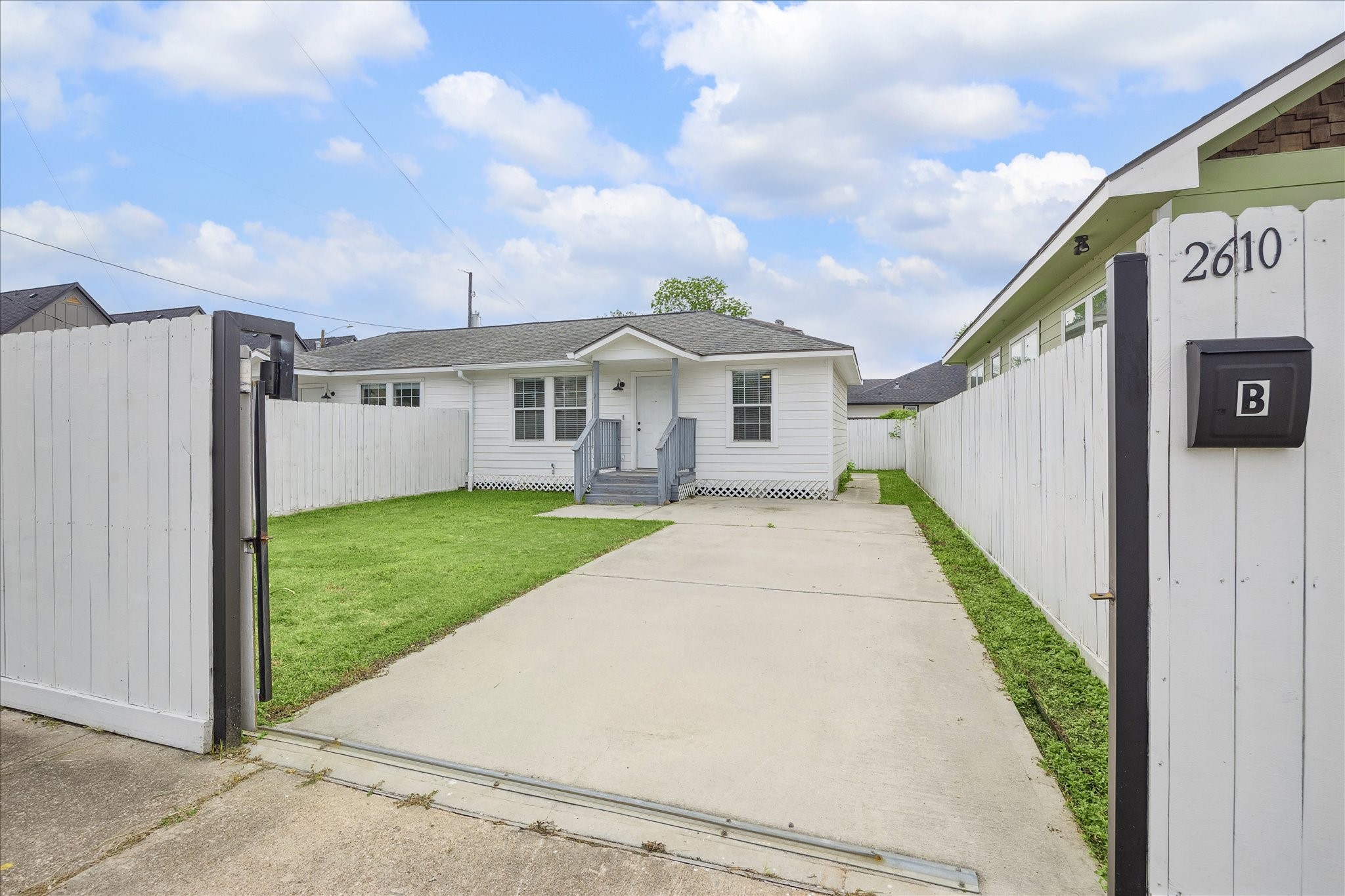 2610 Cochran Street, Unit B Houston, TX 77009 - Photo 2 of 15