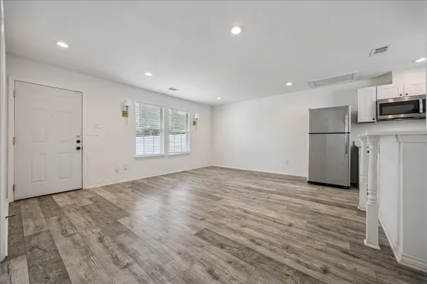 $1,295 | 2610 Cochran Street, Unit B, Houston, TX 77009