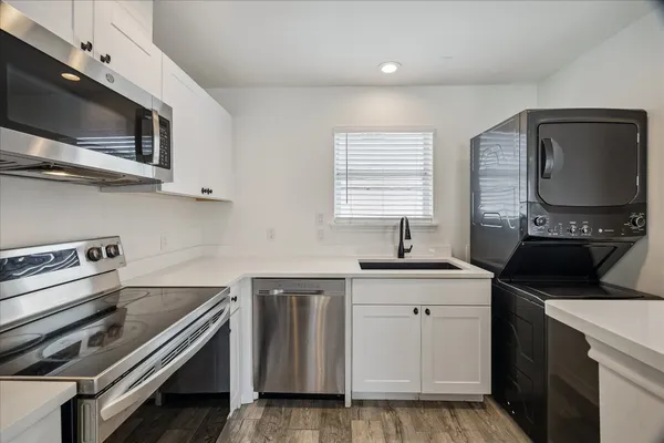 $1,295 | 2610 Cochran Street, Unit B, Houston, TX 77009
