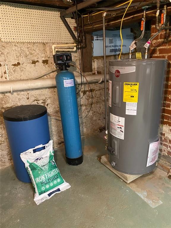 234 Marwood Road Cabot, PA 16023 - Photo 22 of 22 a utility room with dryer and washer