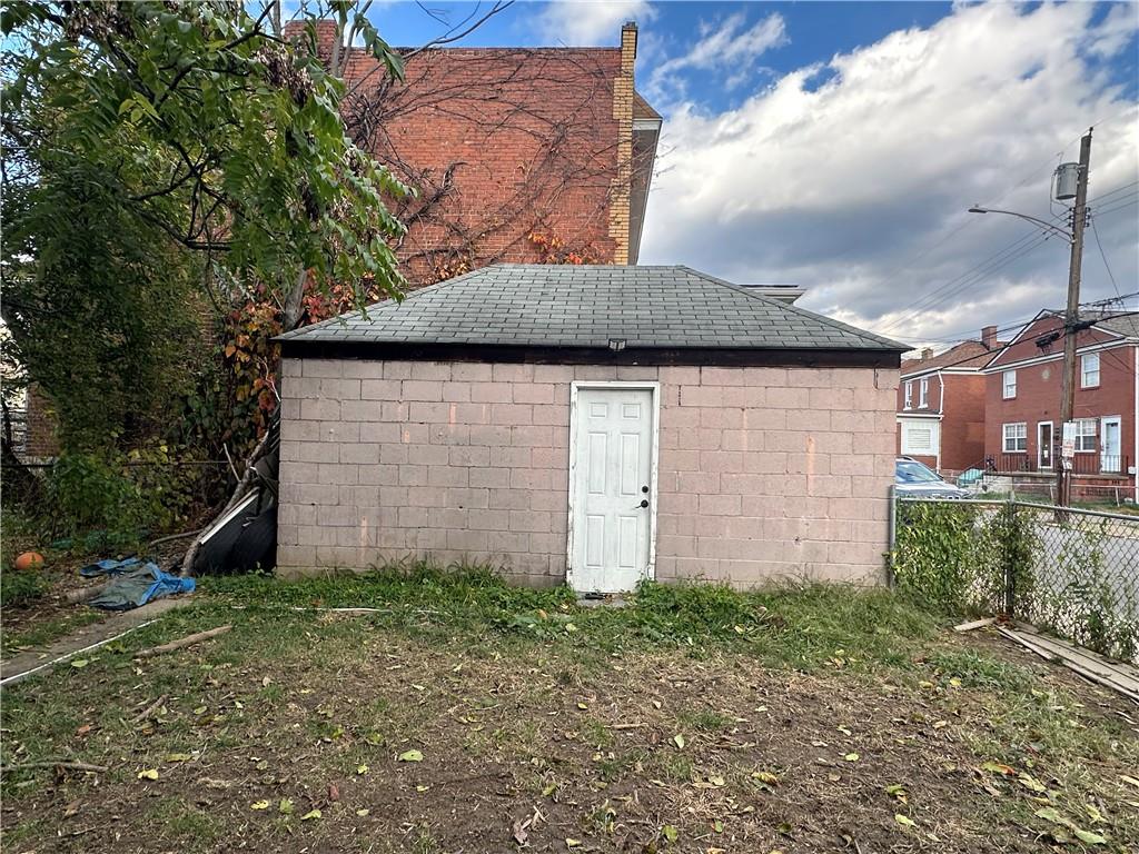 200 Copeland Street McKees Rocks, PA 15136 - Photo 10 of 39 a front view of a house with garden