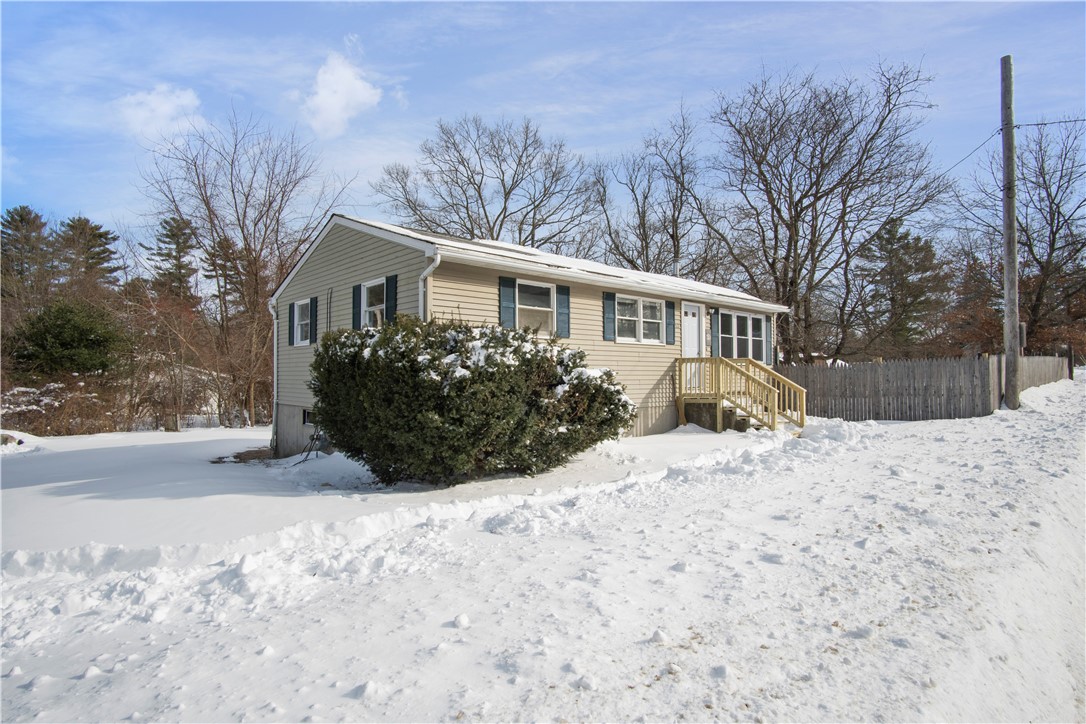 272 Arnold Road Coventry, RI 02816 - Photo 2 of 19