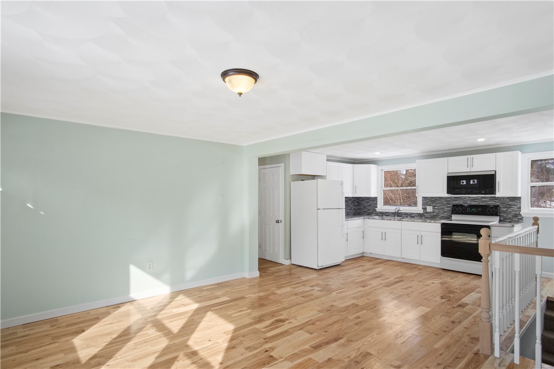 272 Arnold Road Coventry, RI 02816 - Photo 4 of 19