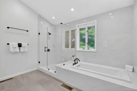 $1,200,000 | 8 Pine Tree Lane, Goshen, NY 10924
