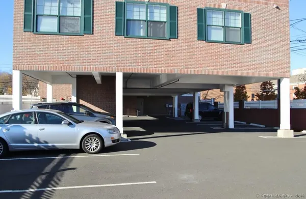 $2,425 | 947 Hope Street, Unit 304, Stamford, CT 06907