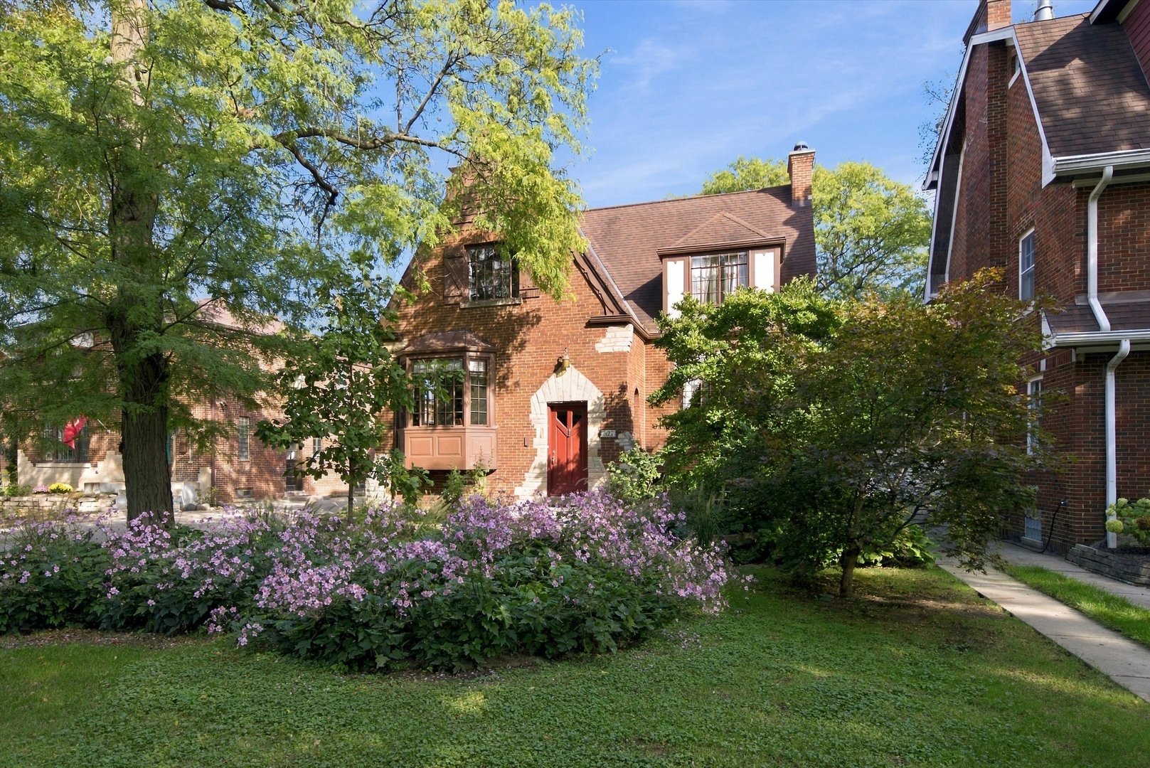 327 Selborne Road Riverside, IL 60546 - Photo 1 of 40 Gallery Image 1