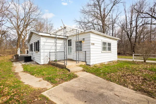 $164,999 | 1702 North Longshore Drive, Walkerton, IN 46574