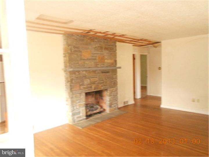 801 West King Road Malvern, PA 19355 - Photo 5 of 16 Living Room