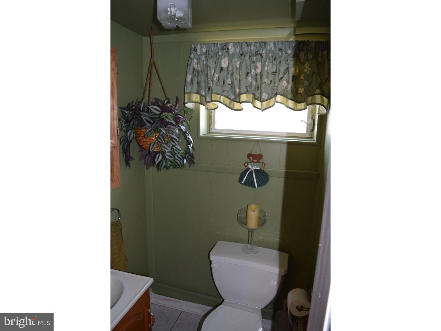10814 Rayland Road Philadelphia, PA 19154 - Photo 13 of 22 Half Bath