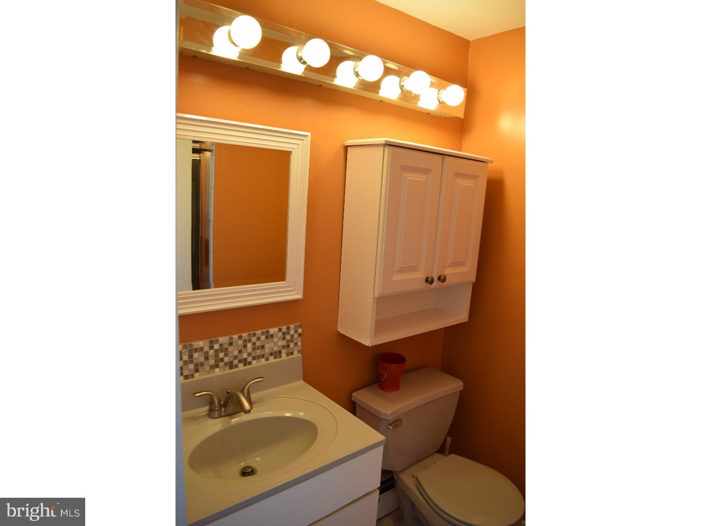 10814 Rayland Road Philadelphia, PA 19154 - Photo 16 of 22 Master Bathroom