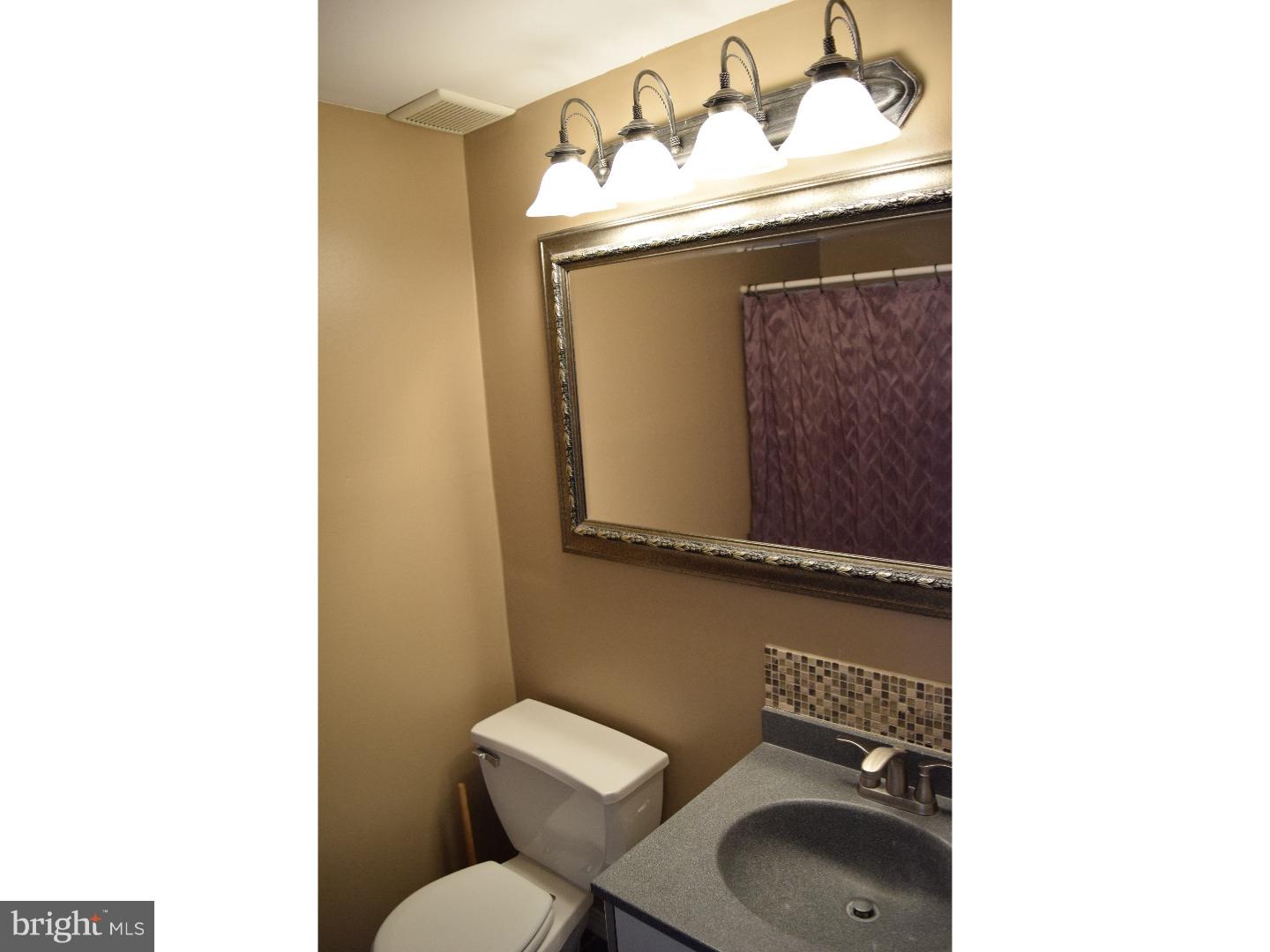 10814 Rayland Road Philadelphia, PA 19154 - Photo 19 of 22 Bathroom