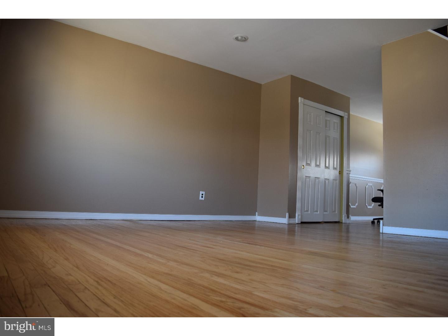 10814 Rayland Road Philadelphia, PA 19154 - Photo 4 of 22 Family Room
