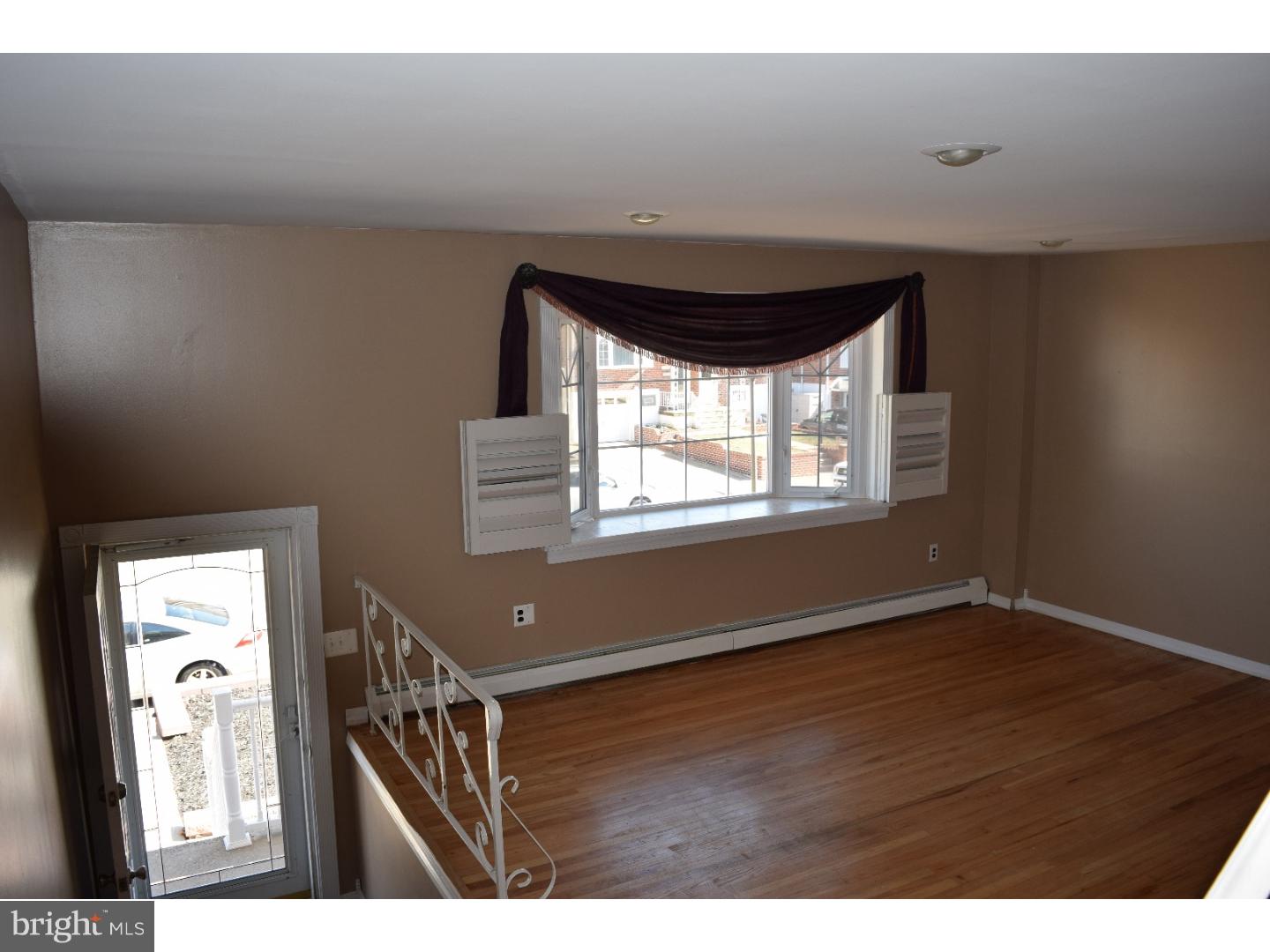 10814 Rayland Road Philadelphia, PA 19154 - Photo 5 of 22 Family Room