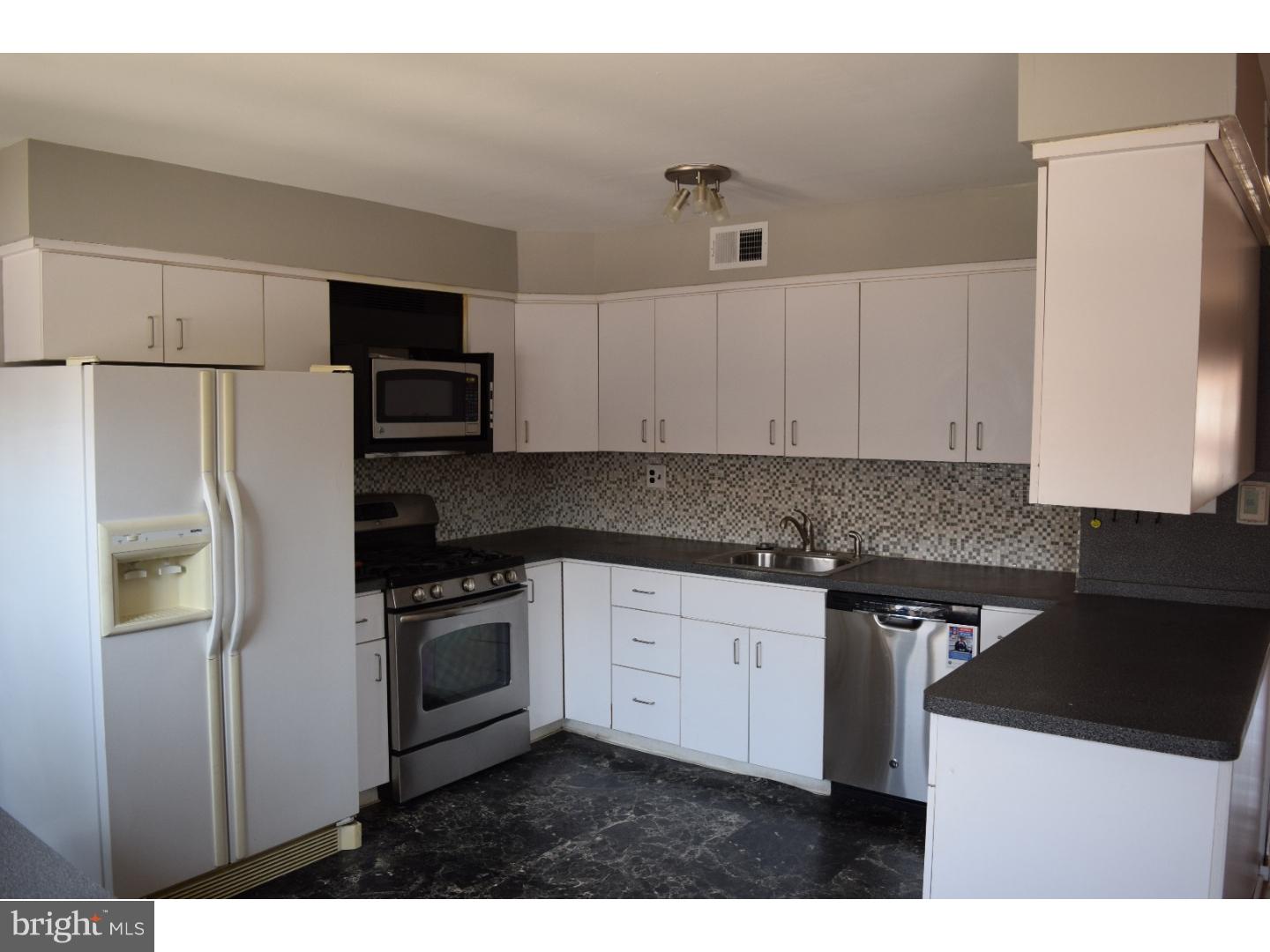 10814 Rayland Road Philadelphia, PA 19154 - Photo 7 of 22 Kitchen