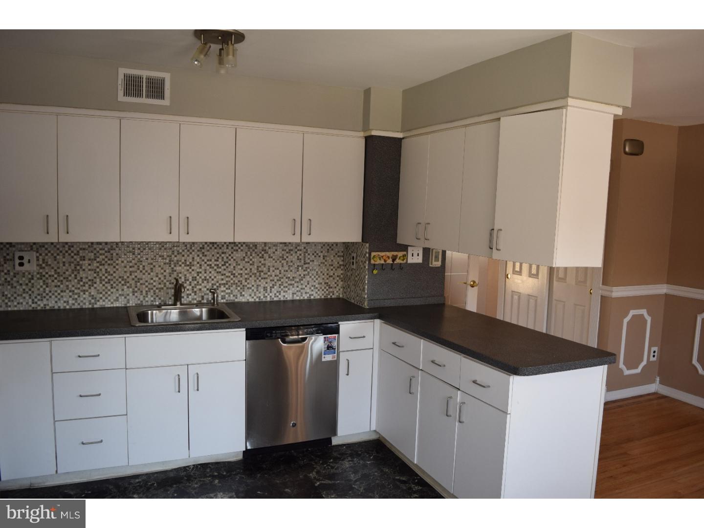 10814 Rayland Road Philadelphia, PA 19154 - Photo 8 of 22 Kitchen