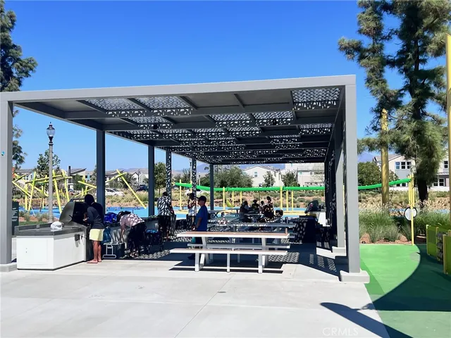 a view of an outdoor kitchen