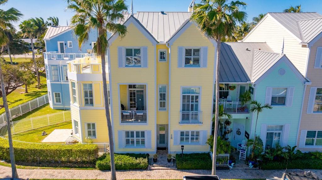 2825 Marina Circle, Unit 2825 Lighthouse Point, FL 33064 - Photo 6 of 48 a front view of a residential houses with yard