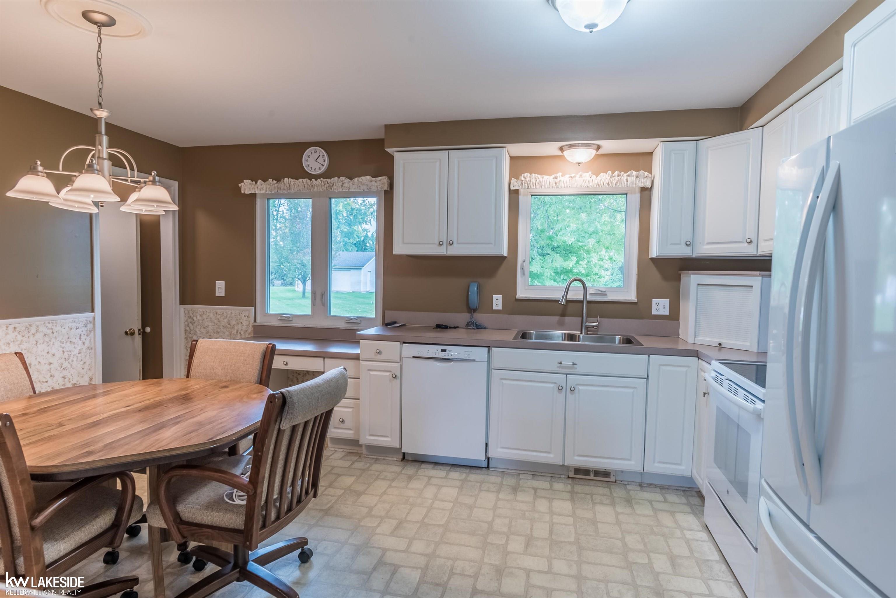 17590 22 Mile Road Macomb, MI 48044 - Photo 9 of 17 50126125-8.JPG