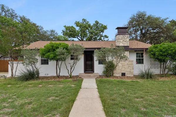 $2,700 | 225 North Street, Boerne, TX 78006
