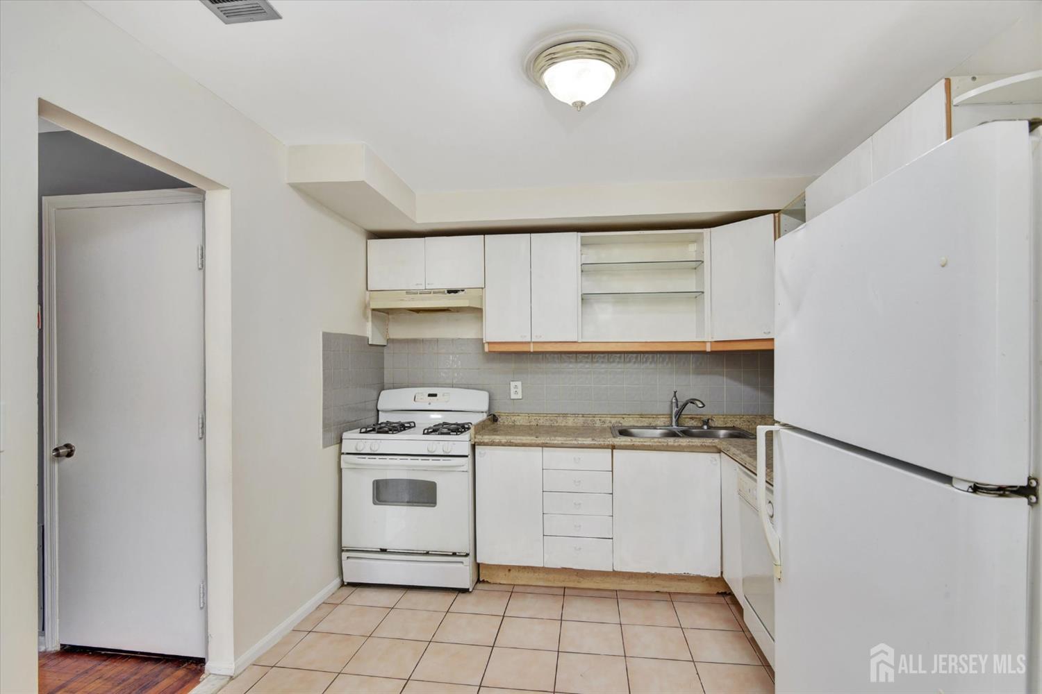 491 College Drive Edison, NJ 08817 - Photo 18 of 36