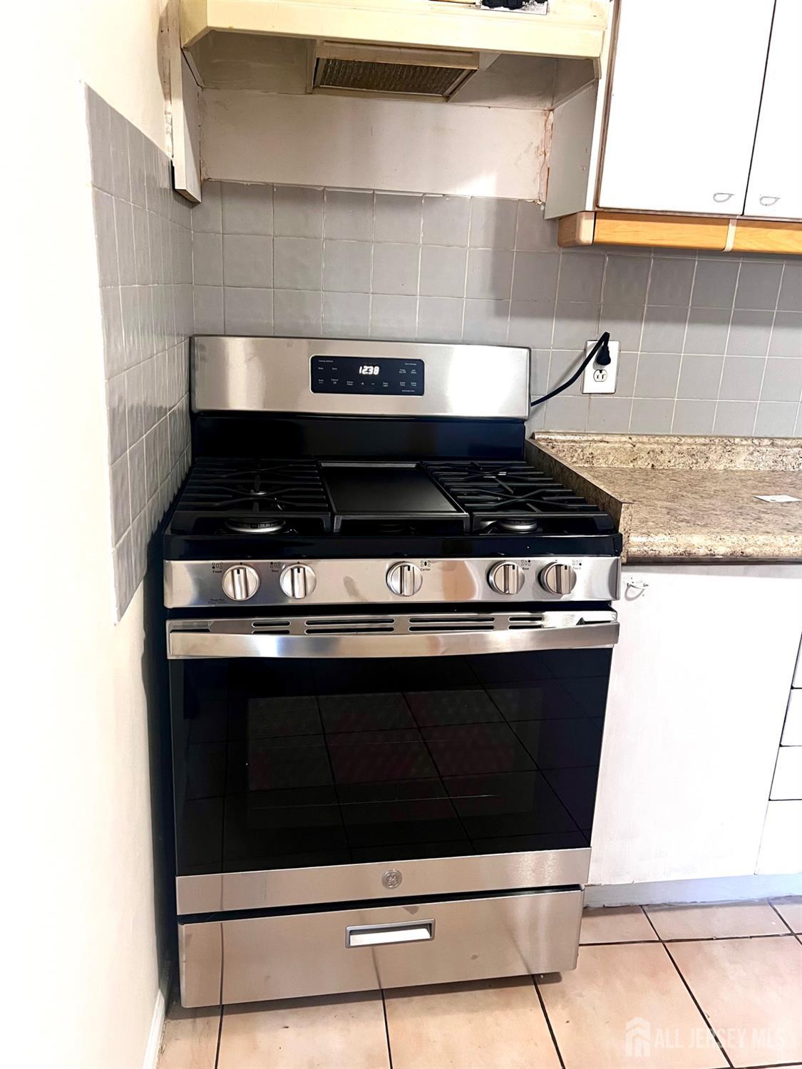 491 College Drive Edison, NJ 08817 - Photo 19 of 36