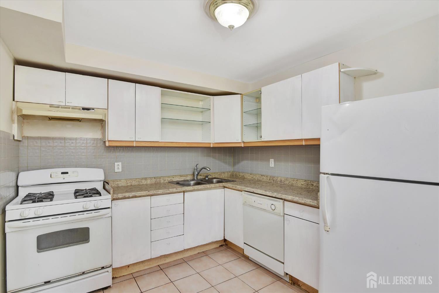 491 College Drive Edison, NJ 08817 - Photo 21 of 36