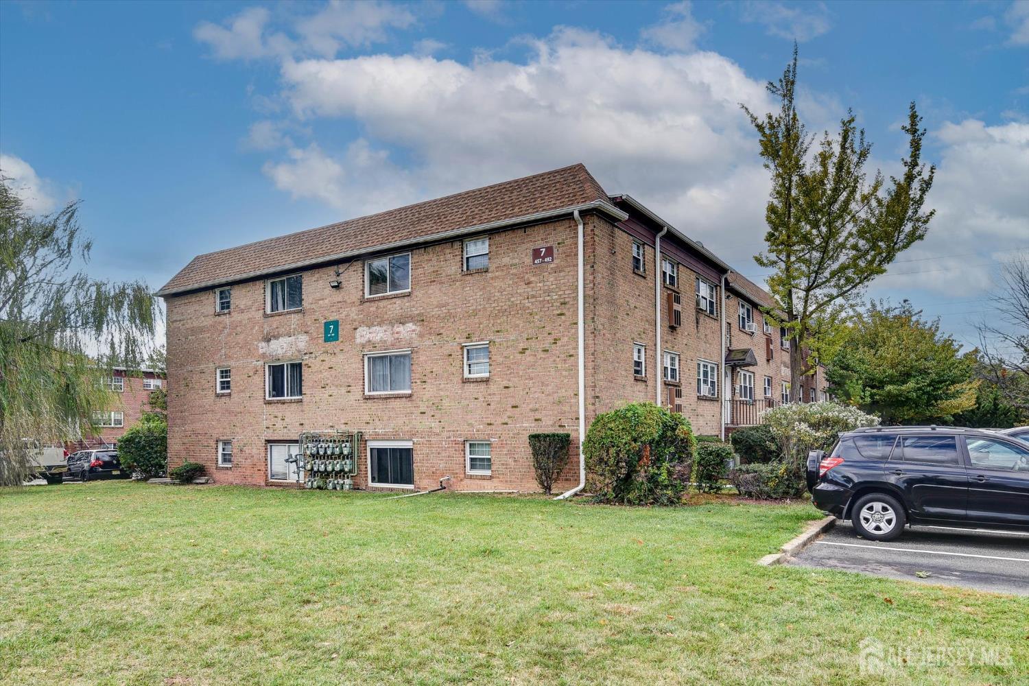 491 College Drive Edison, NJ 08817 - Photo 6 of 36