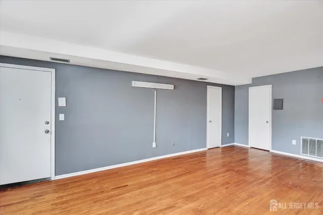 $300,000 | 491 College Drive, Edison, NJ 08817