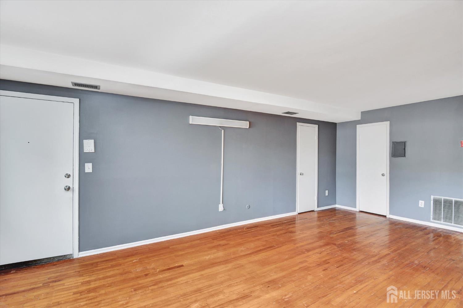 491 College Drive Edison, NJ 08817 - Photo 7 of 36