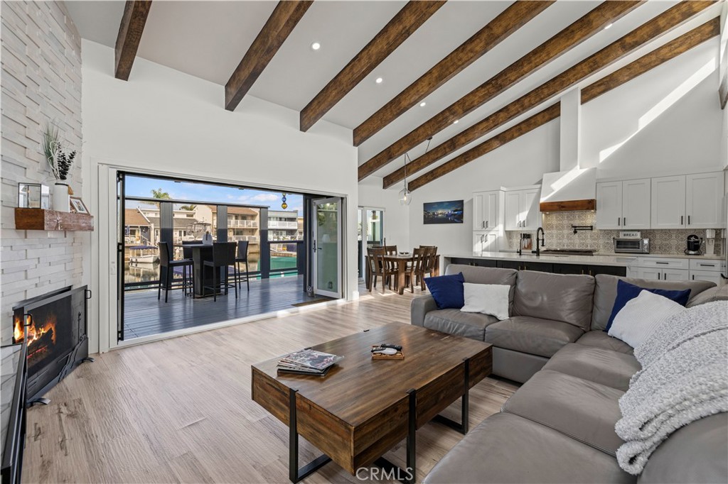 4577 Gateshead Oxnard, CA 93035 - Photo 14 of 47 Fully retractable door panels for a wide open feel