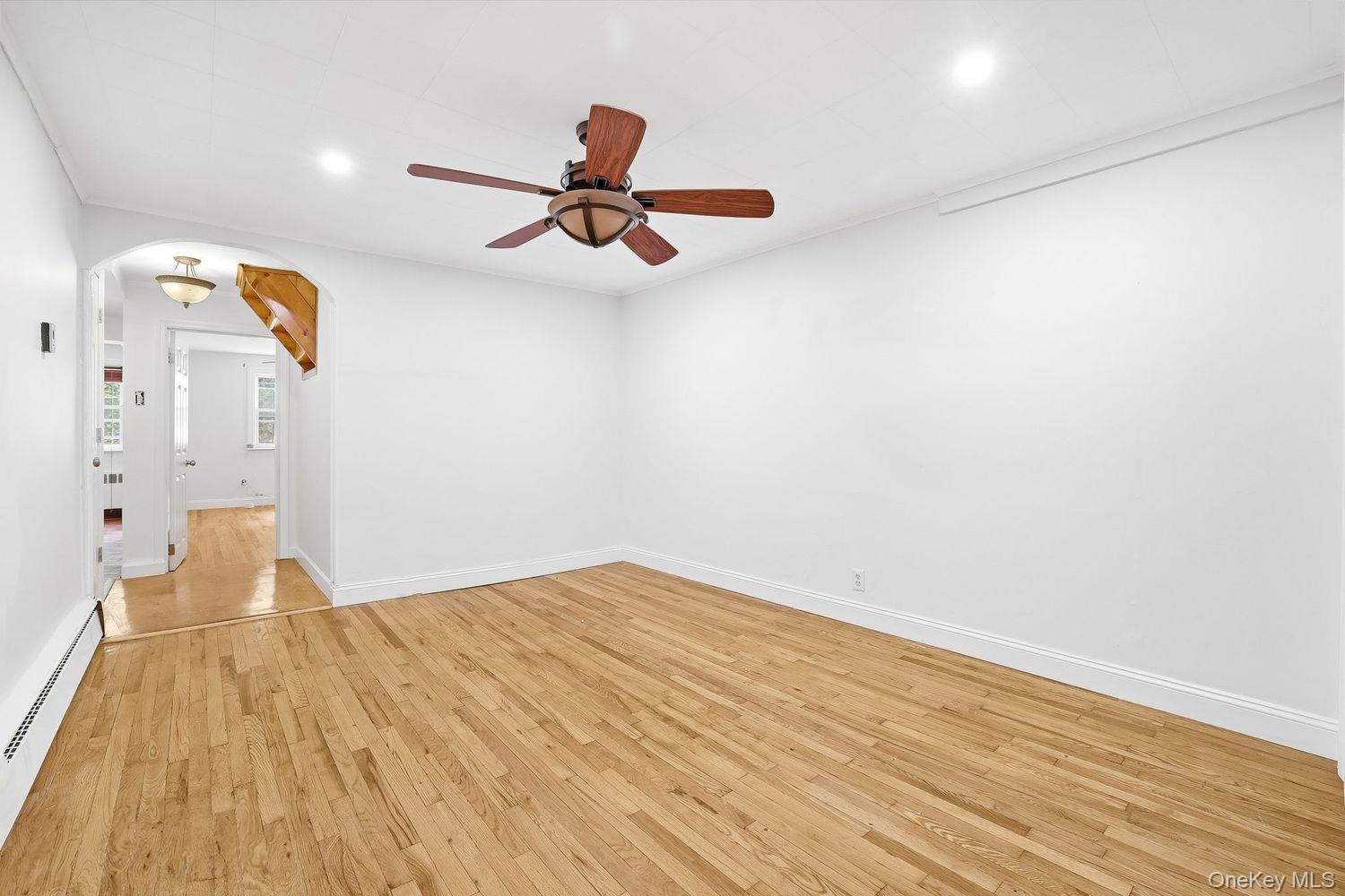 4223 Digney Avenue Bronx, NY 10466 - Photo 21 of 39