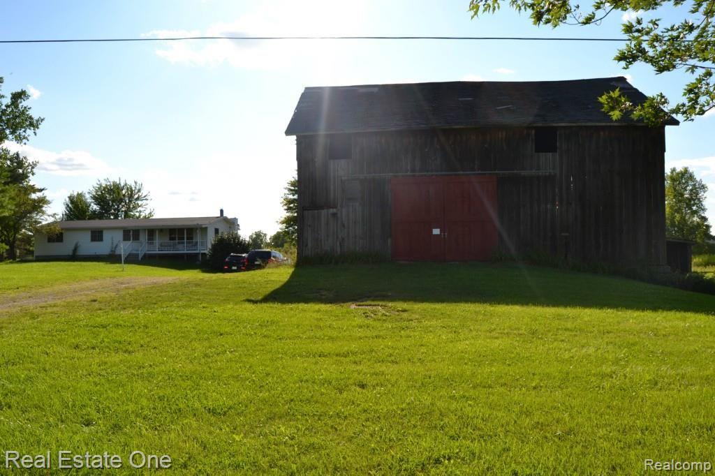 4357 North Latson Road Howell, MI 48855 - Photo 3 of 9 DSC_0758.jpg